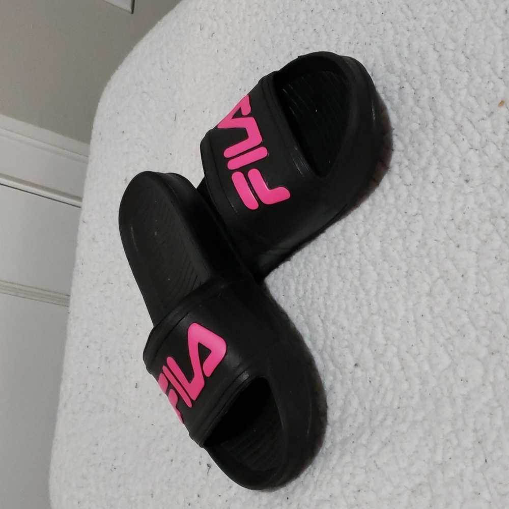 Pre Owned FILA Girls Slides